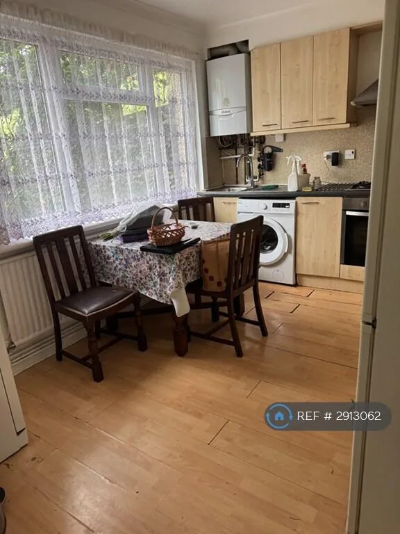 3 bedroom semi-detached house for rent