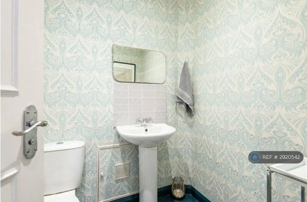 2 bedroom maisonette for rent