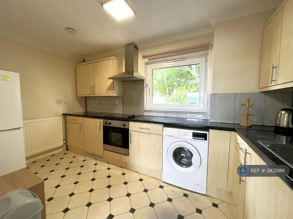 2 bedroom maisonette for rent