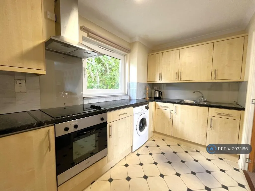 2 bedroom maisonette for rent