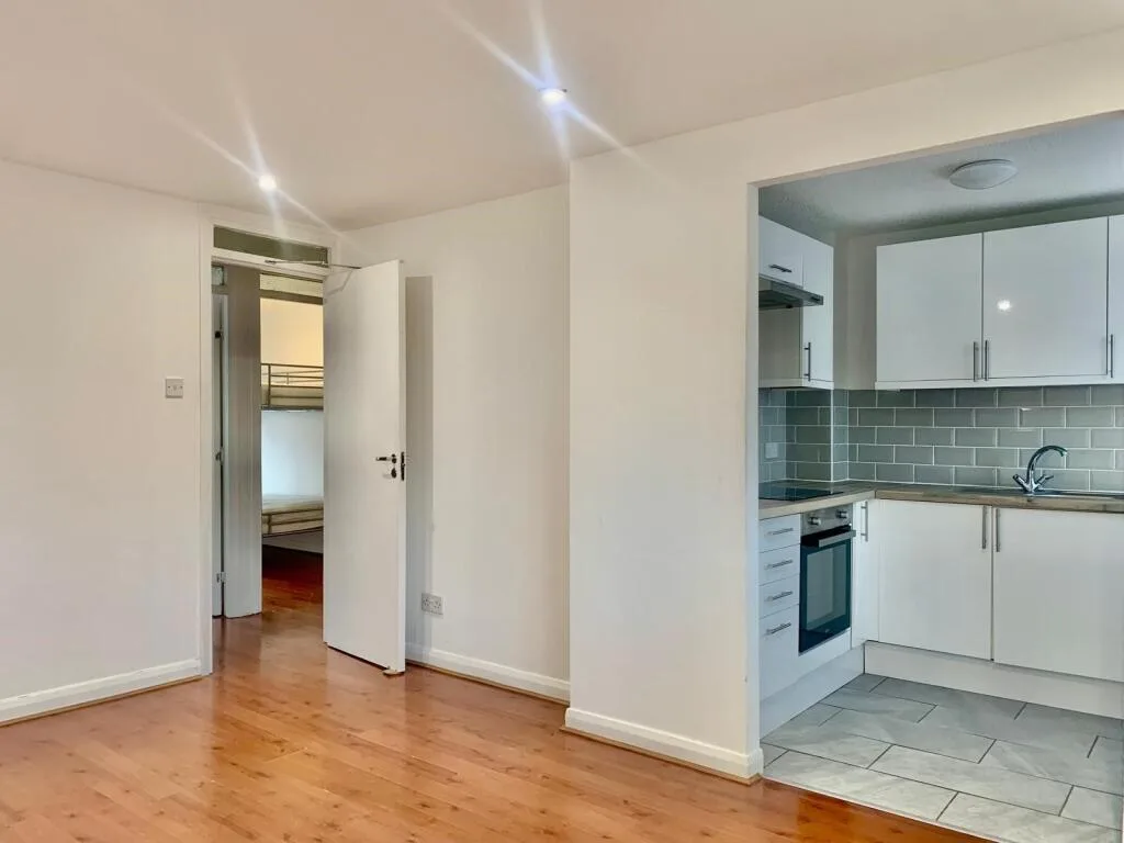 2 bedroom maisonette for rent