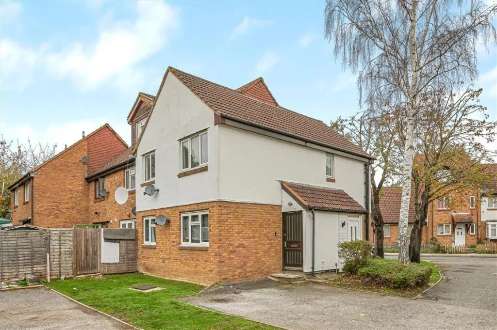 2 bedroom maisonette for rent