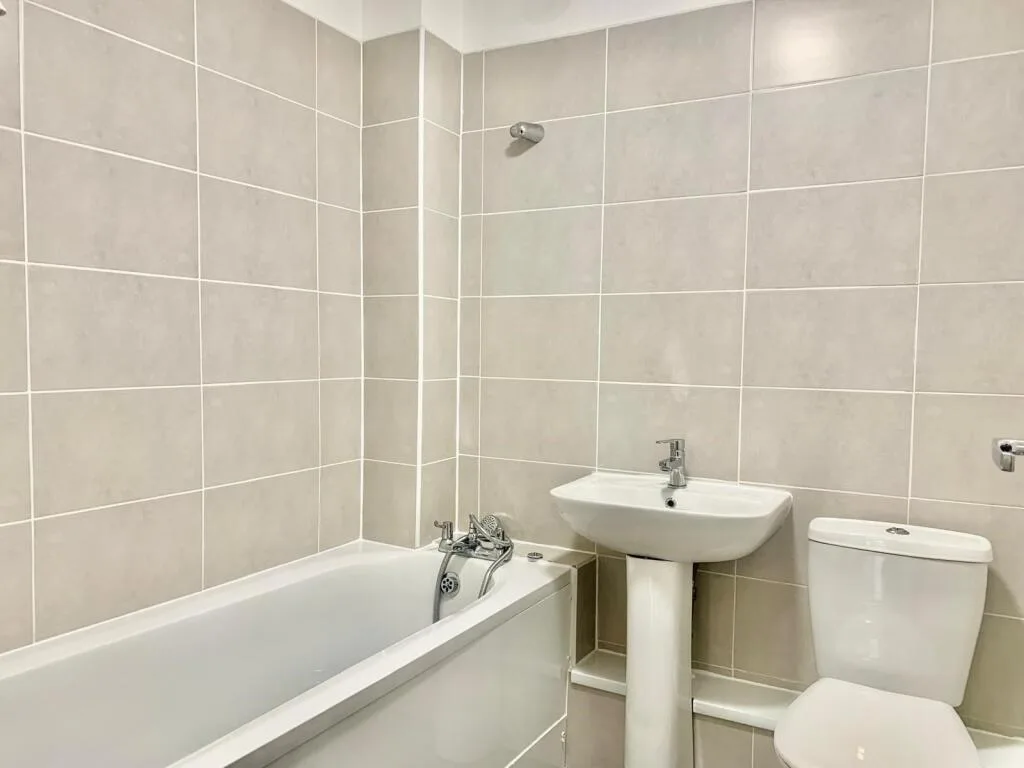 2 bedroom maisonette for rent
