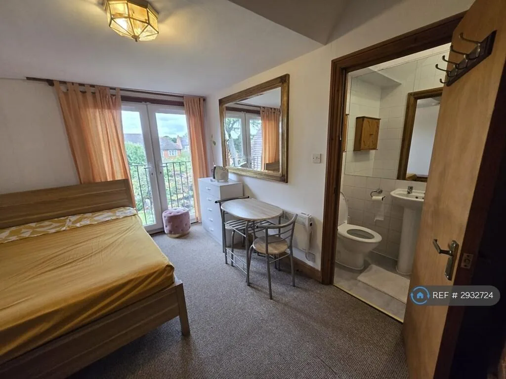 Studio flat for rent