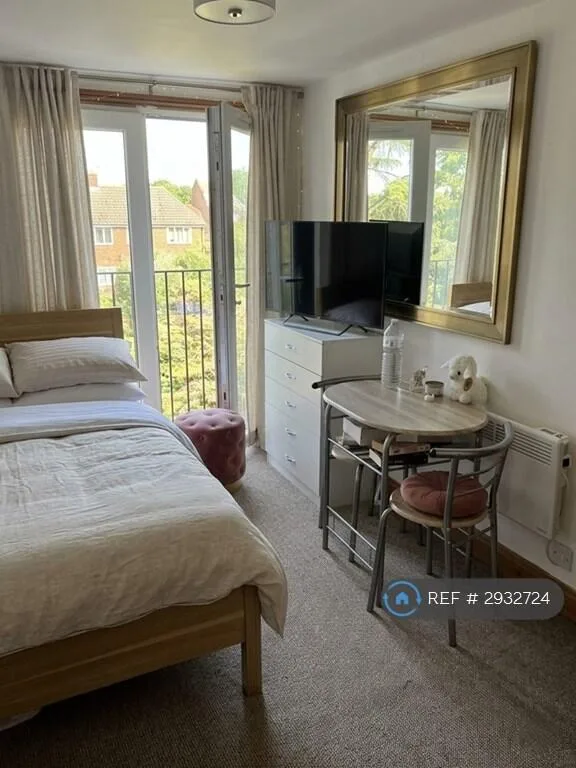 Studio flat for rent