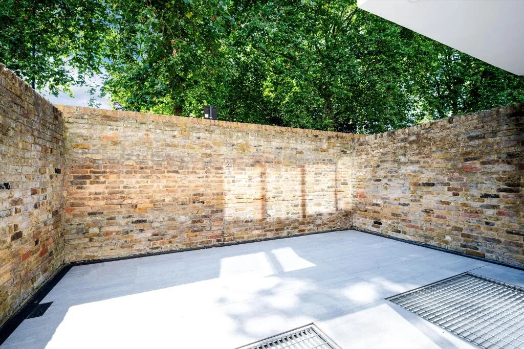 5 bedroom terraced house for rent