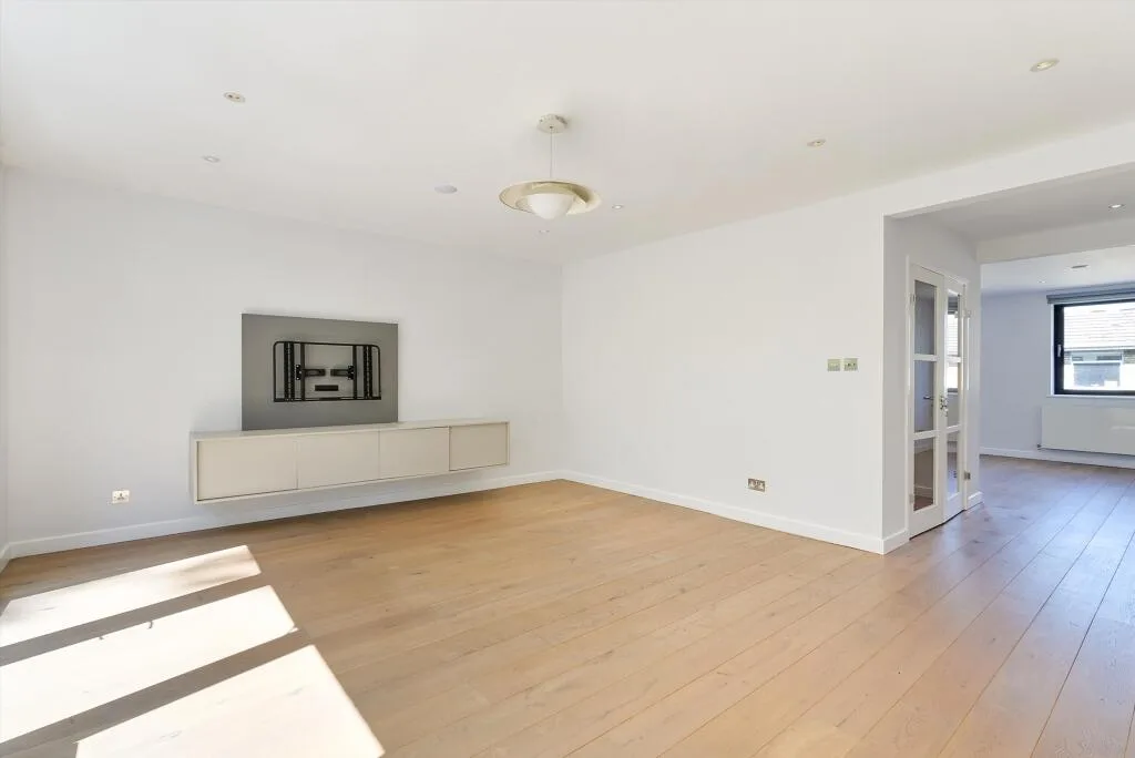 5 bedroom terraced house for rent