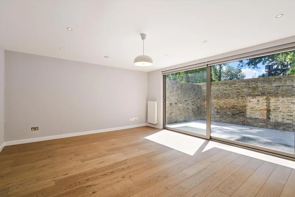 5 bedroom terraced house for rent