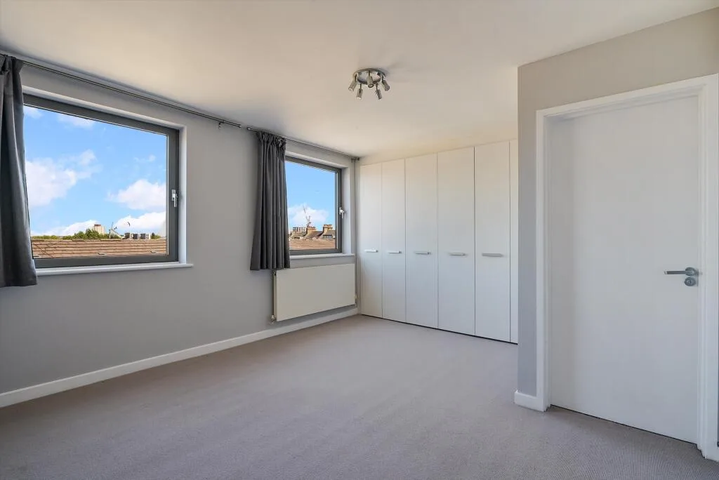 5 bedroom terraced house for rent