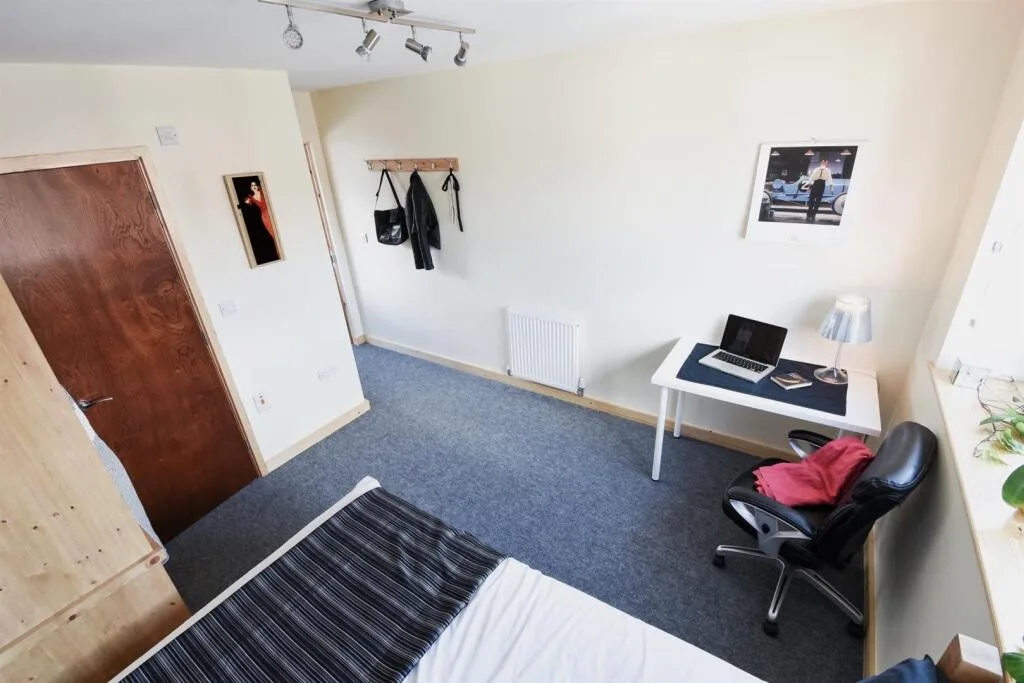 5 bedroom flat for rent