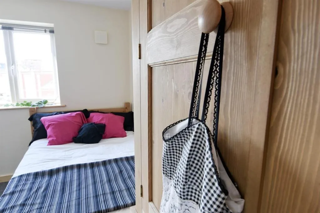 5 bedroom flat for rent