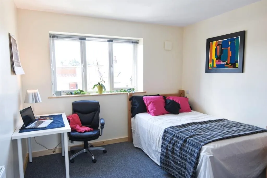 5 bedroom flat for rent