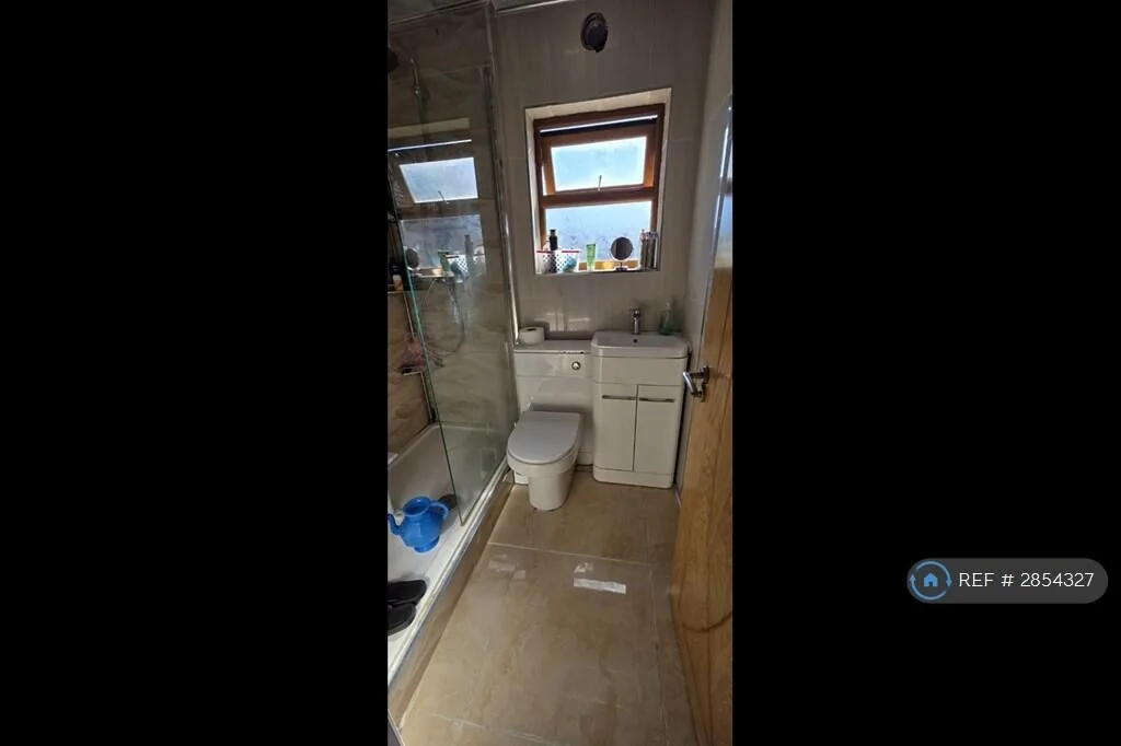 5 bedroom terraced house for rent