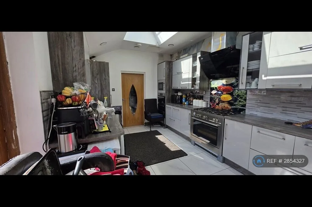 5 bedroom terraced house for rent