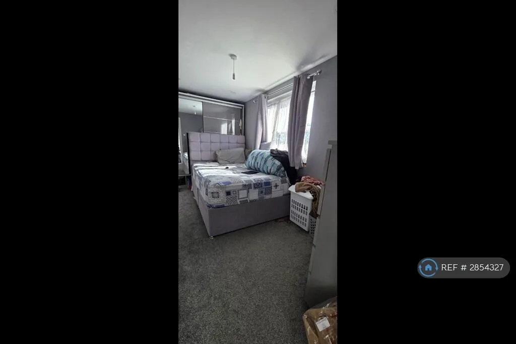 5 bedroom terraced house for rent