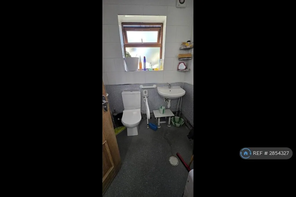 5 bedroom terraced house for rent