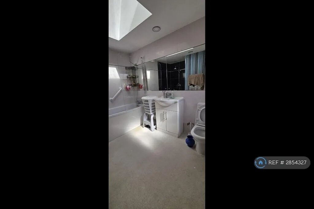 5 bedroom terraced house for rent