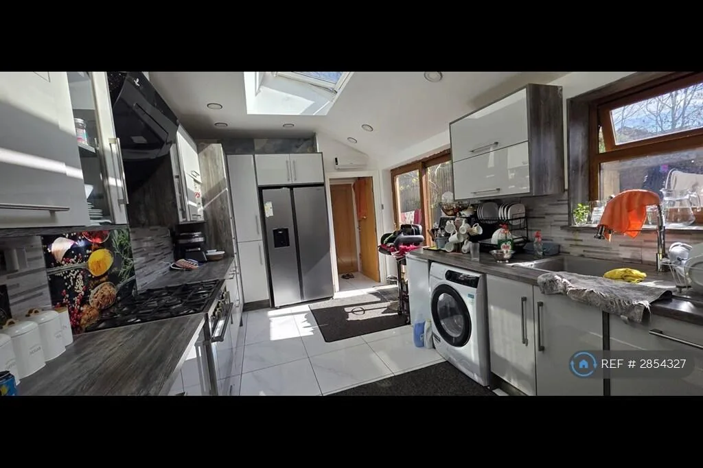 5 bedroom terraced house for rent