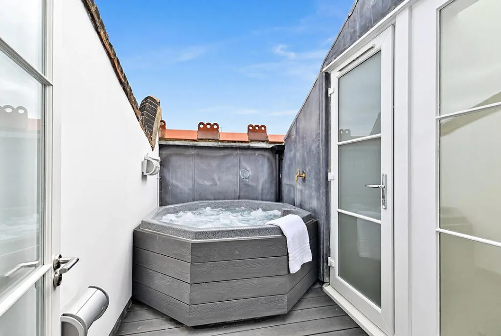 5 bedroom terraced house for rent