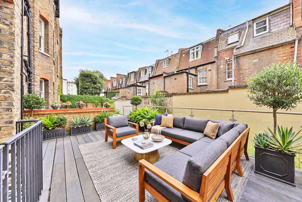 5 bedroom terraced house for rent
