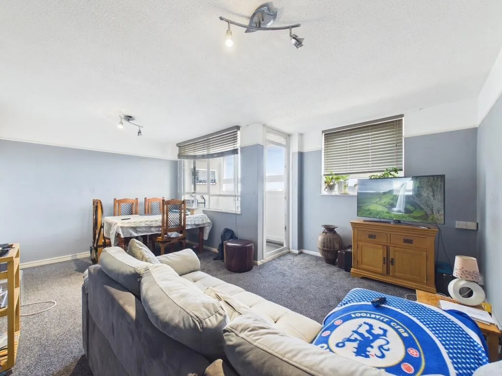 3 bedroom flat for rent