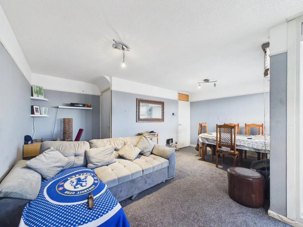 3 bedroom flat for rent