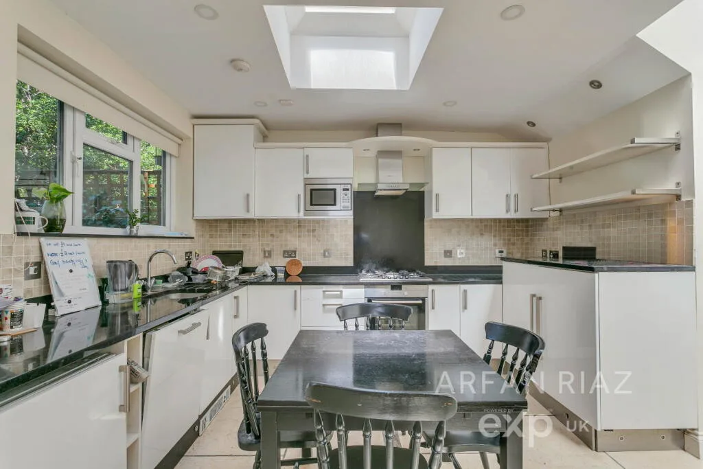 3 bedroom flat for rent