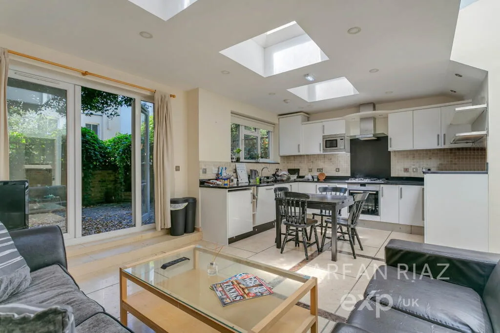 3 bedroom flat for rent