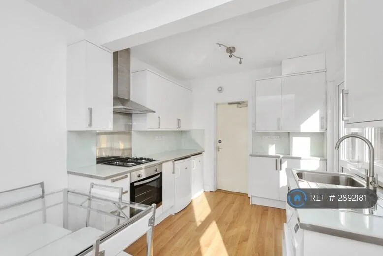 5 bedroom terraced house for rent