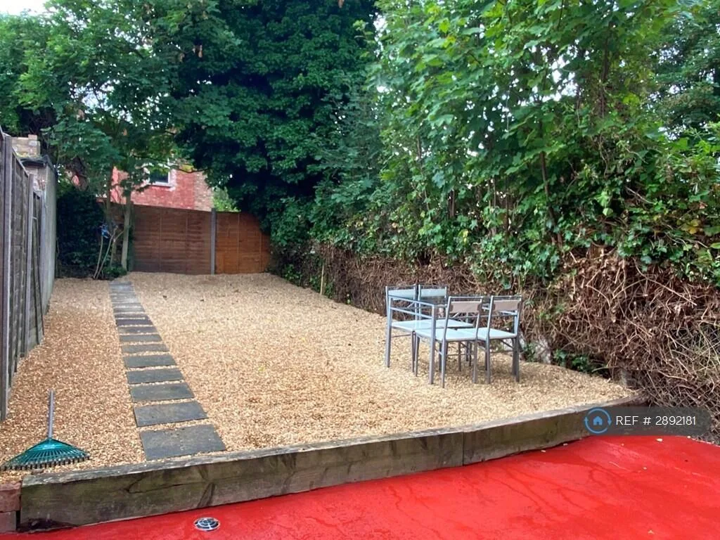 5 bedroom terraced house for rent