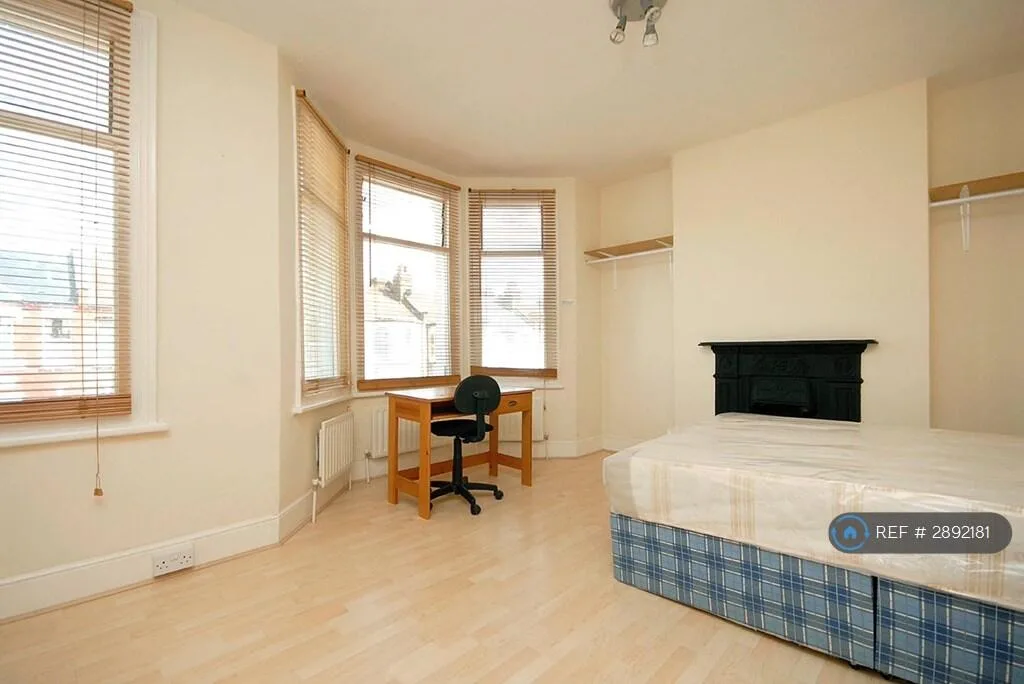 5 bedroom terraced house for rent