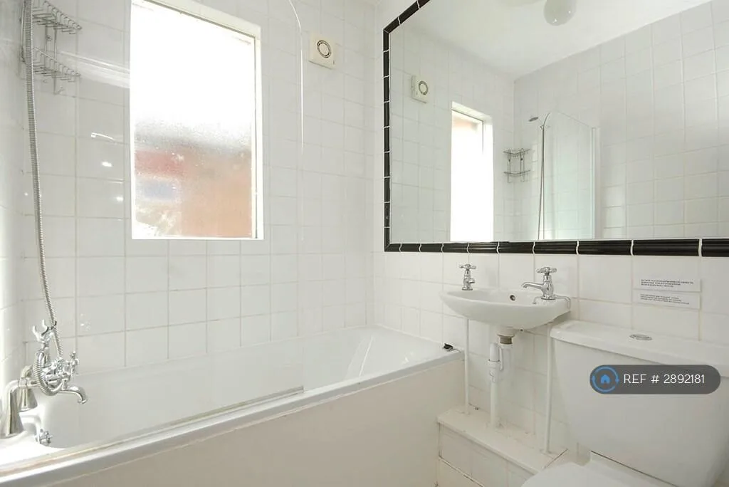 5 bedroom terraced house for rent