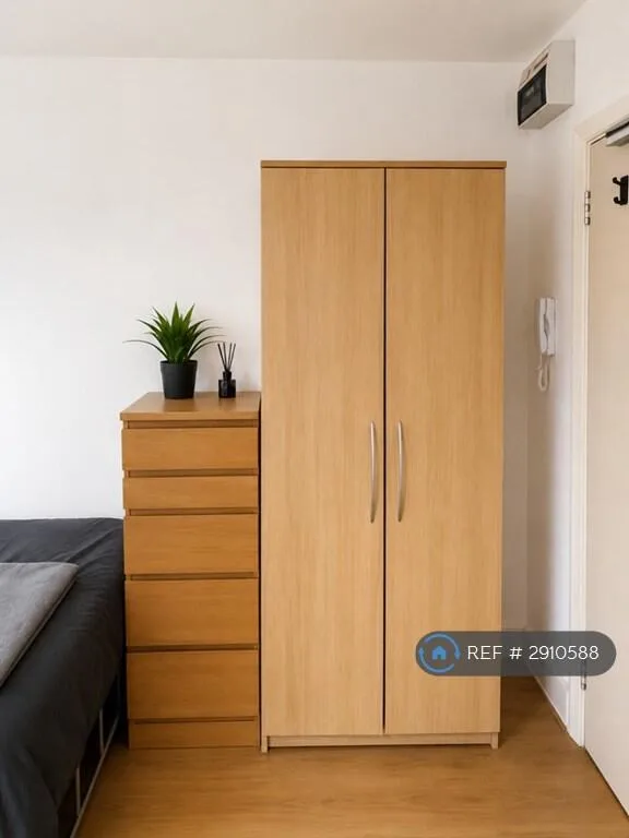Studio flat for rent