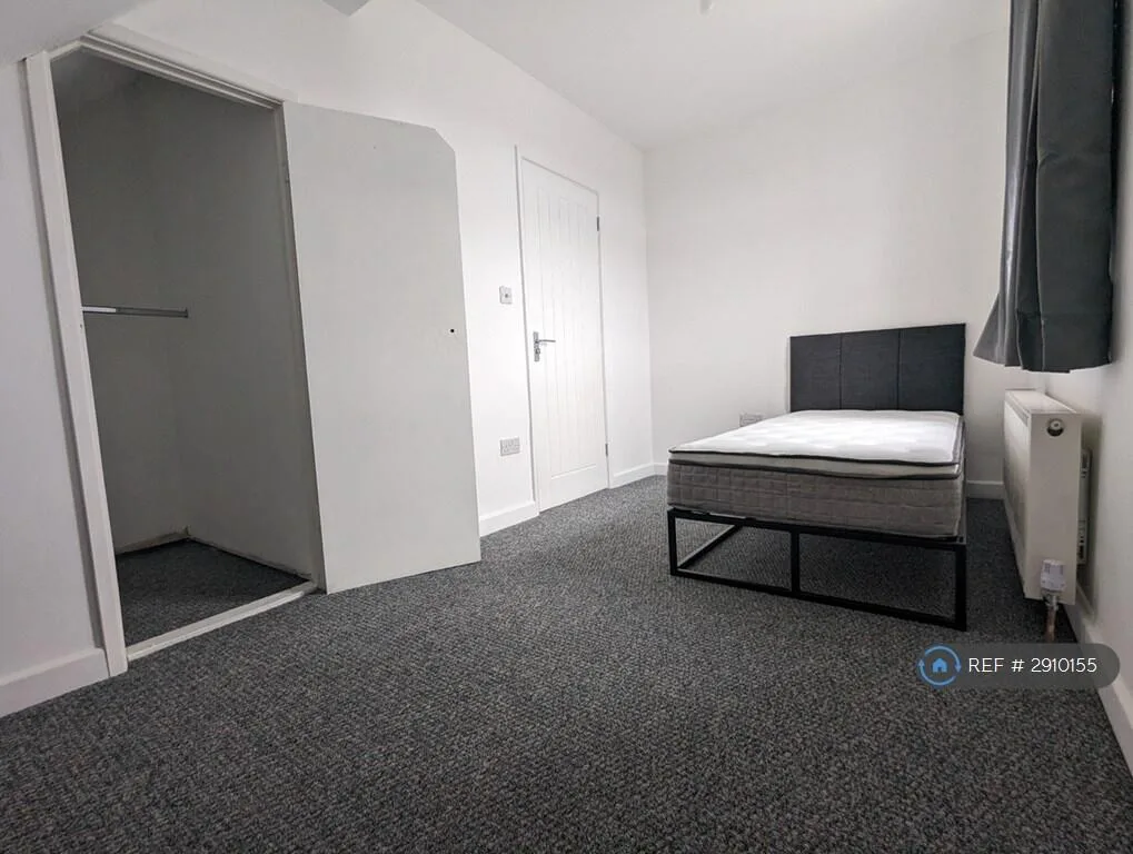 4 bedroom semi-detached house for rent
