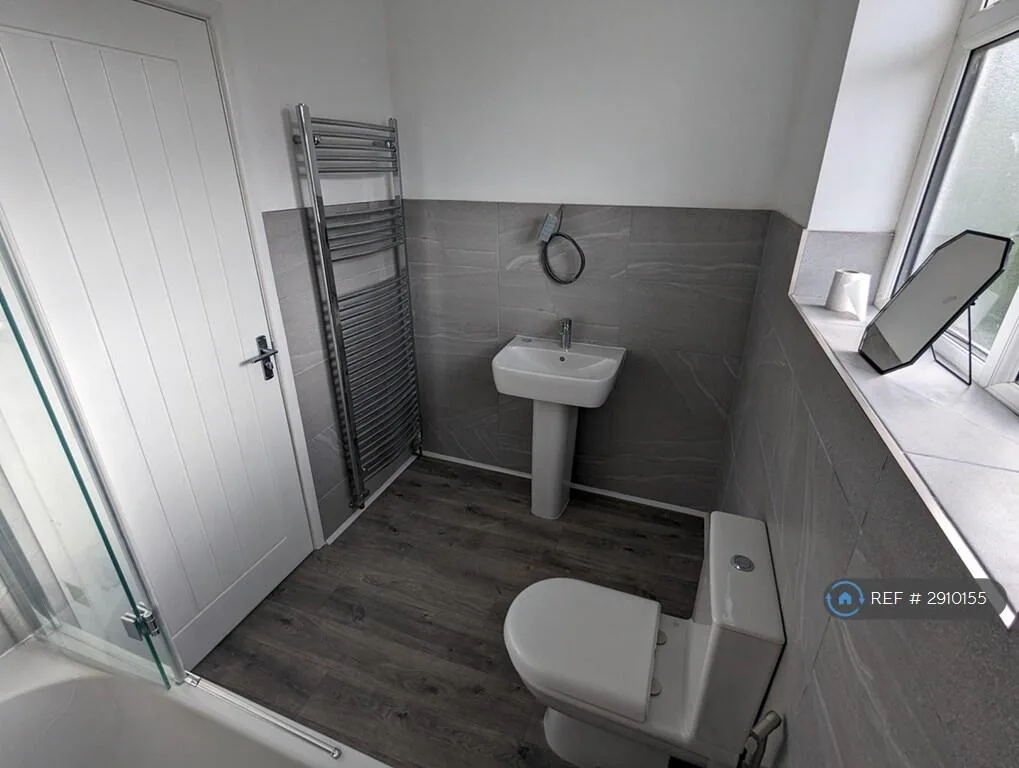 4 bedroom semi-detached house for rent