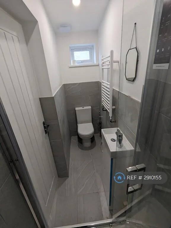 4 bedroom semi-detached house for rent