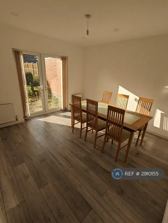 4 bedroom semi-detached house for rent