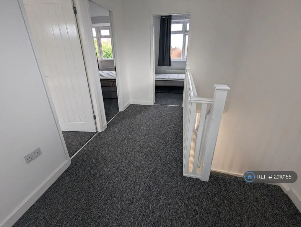 4 bedroom semi-detached house for rent