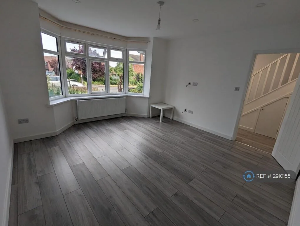4 bedroom semi-detached house for rent