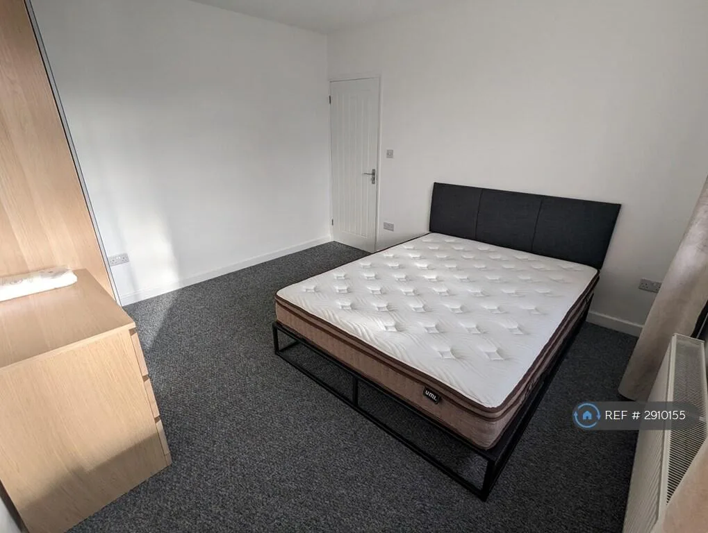 4 bedroom semi-detached house for rent