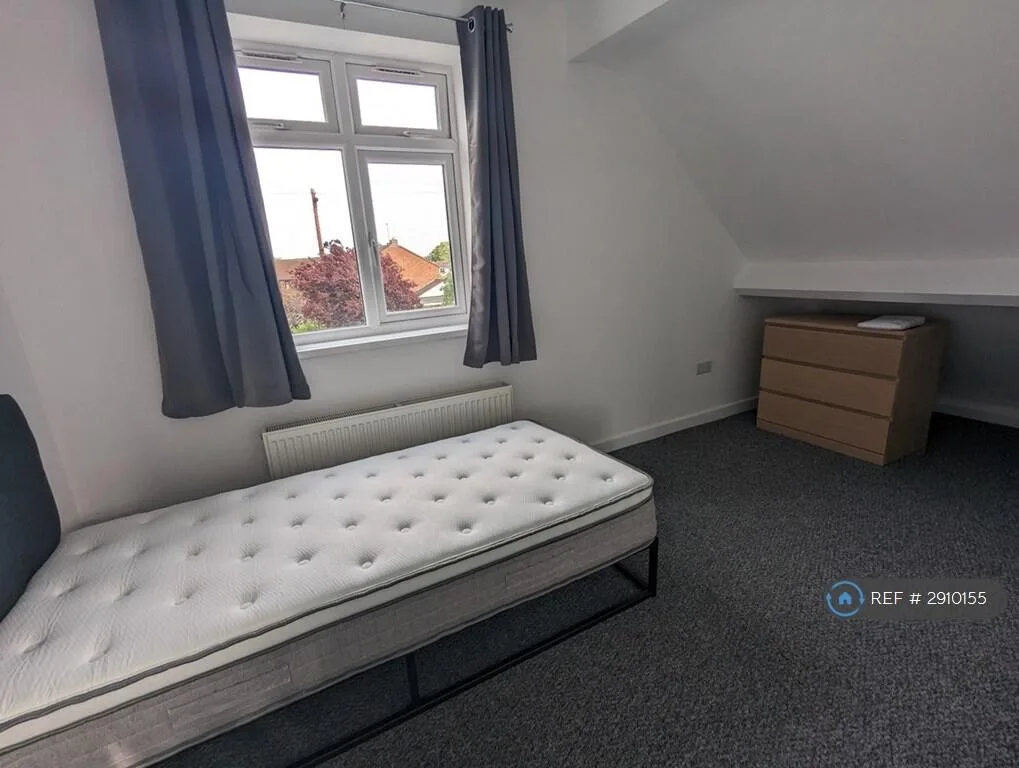 4 bedroom semi-detached house for rent