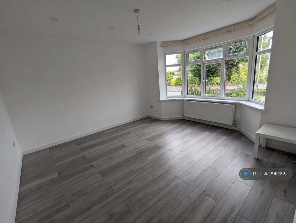 4 bedroom semi-detached house for rent