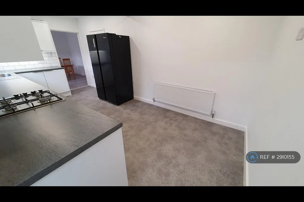 4 bedroom semi-detached house for rent