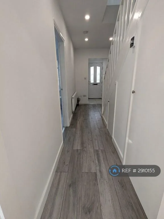 4 bedroom semi-detached house for rent