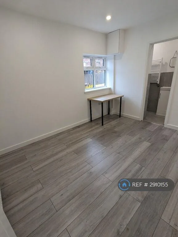 4 bedroom semi-detached house for rent