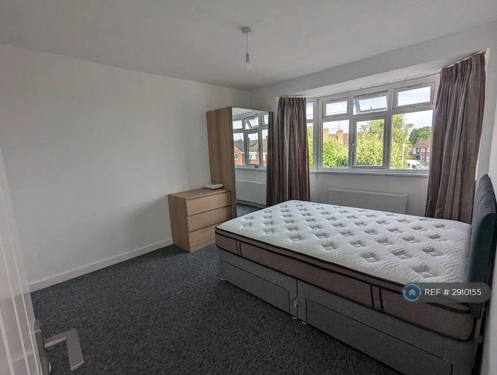 4 bedroom semi-detached house for rent