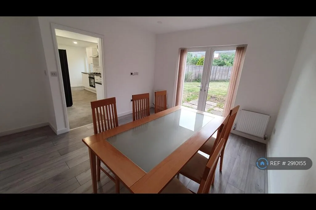 4 bedroom semi-detached house for rent