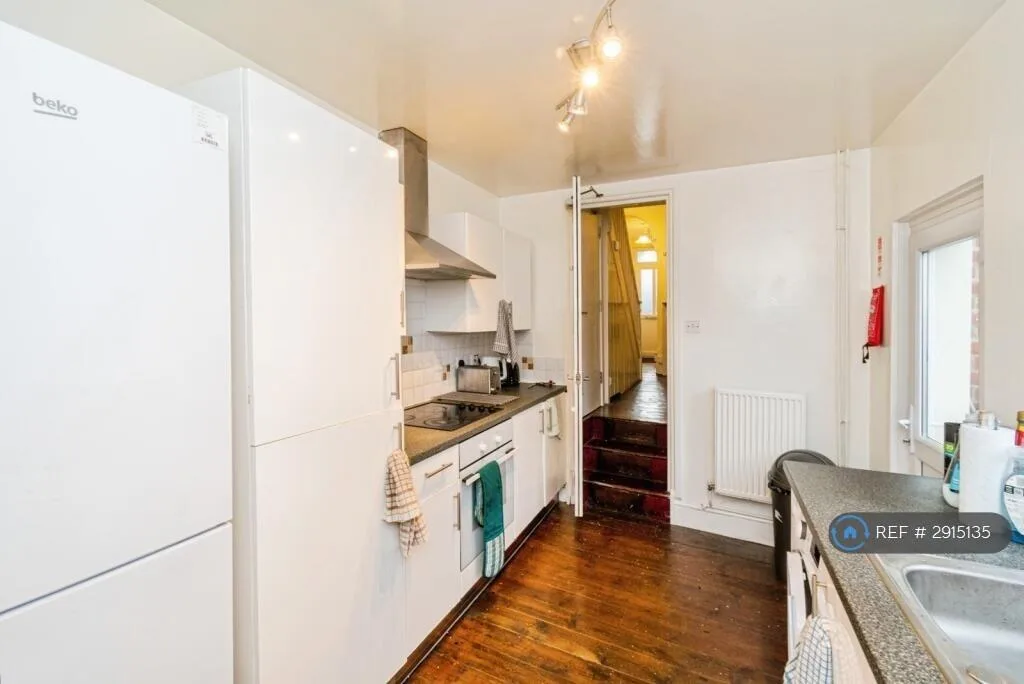 1 bedroom house share for rent