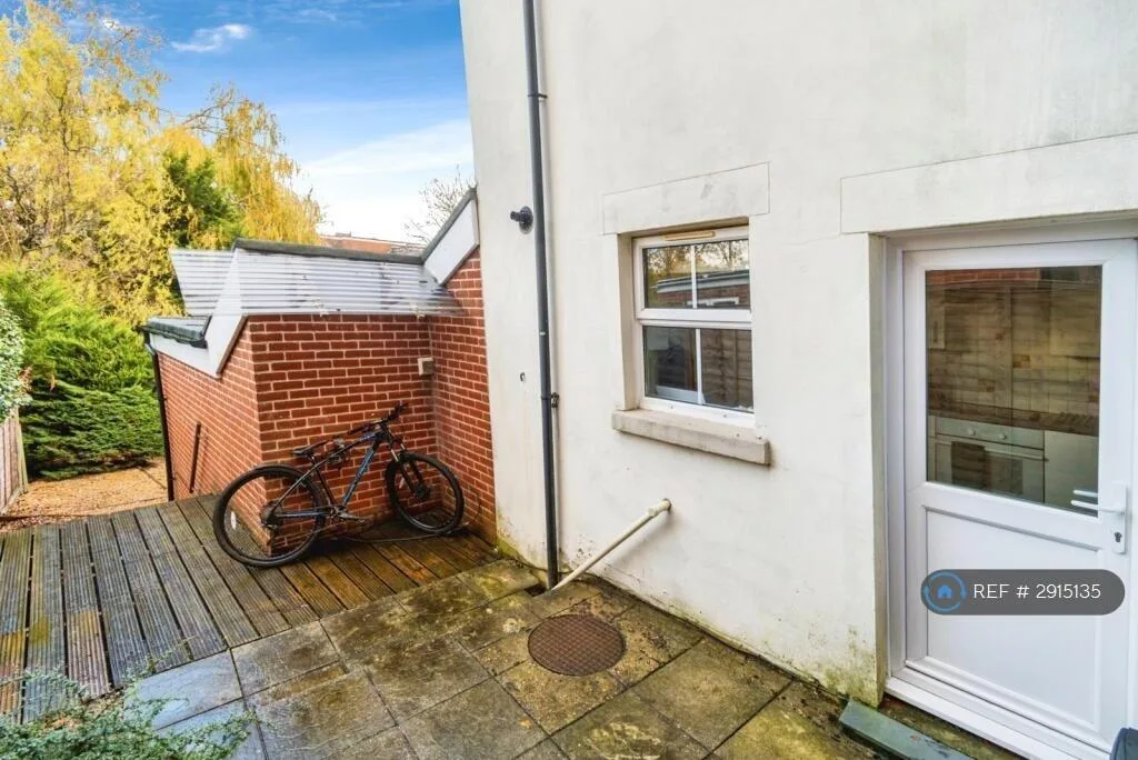 1 bedroom house share for rent