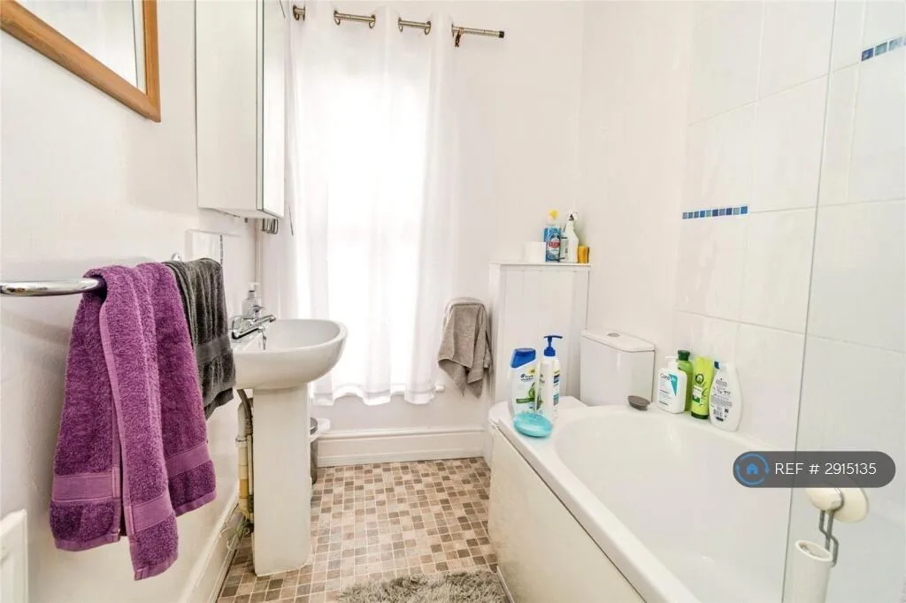 1 bedroom house share for rent